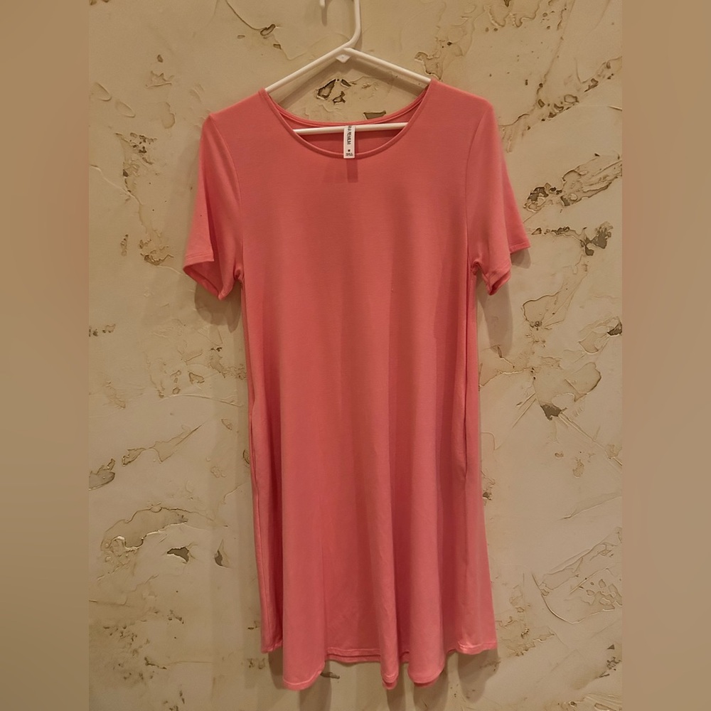 ZENANA Coral Mini Dress M BNWOT Short Sleeve Boutique Summer